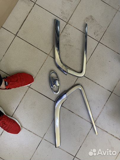 Молдинги переднего бампера LADA vesta