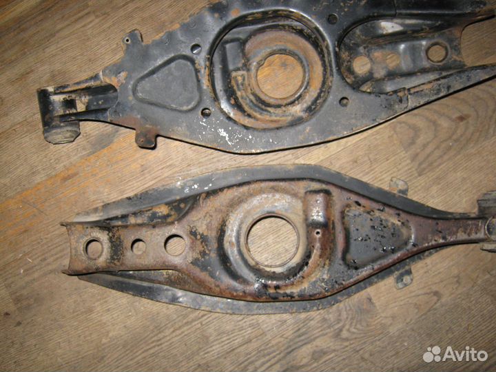 Задний нижний рычаг Мерседес 124.201 202 210 203