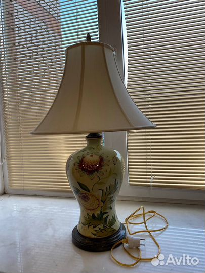 Лампа настольная Америка