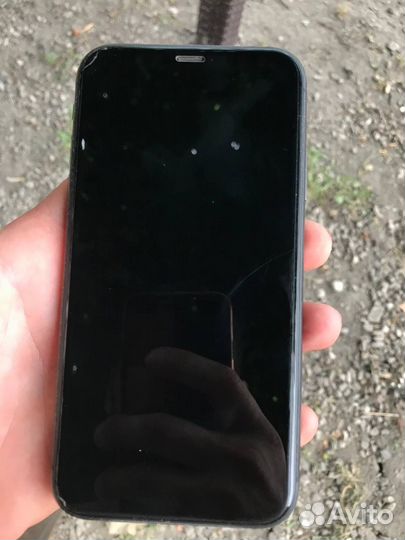 Телефон iPhone 11