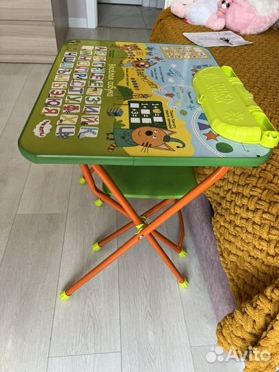 Детский стол со стулом