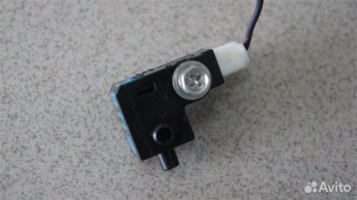 Концевик стояночного тормоза Mazda CX-7