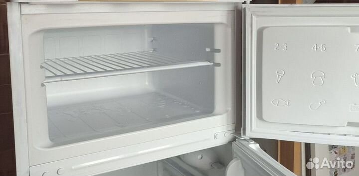 Холодильник indesit