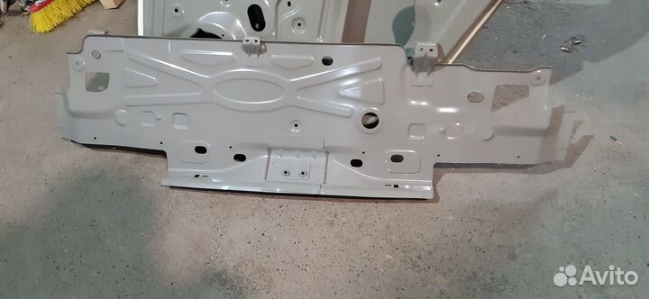 Задняя панель багажника Volkswagen polo