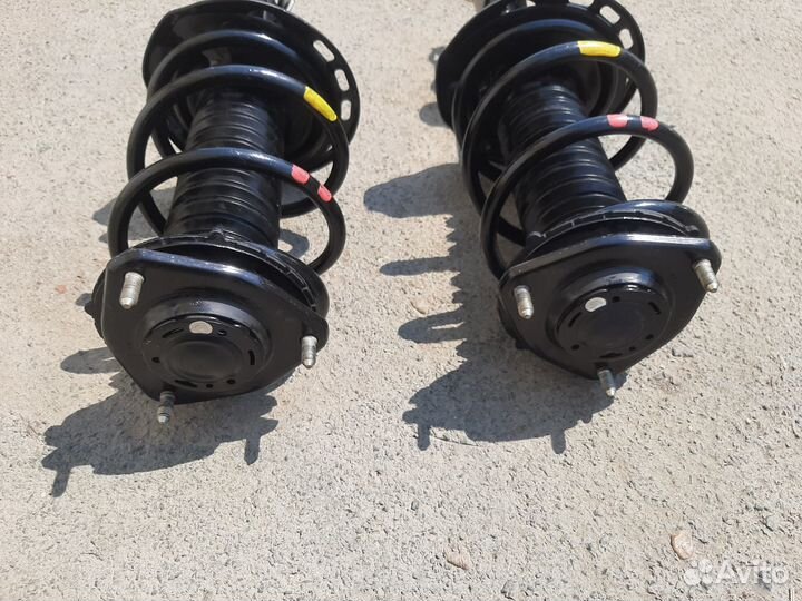 Стойка передняя правая Новая Rav4 40