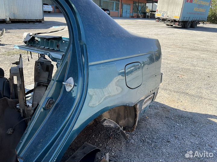 Заднее левое крыло Тойота Авенсис Т220