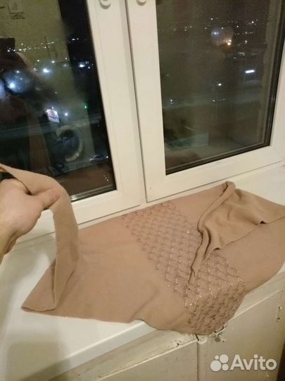 Комплект вещей (шаль + шапочка) на девушку