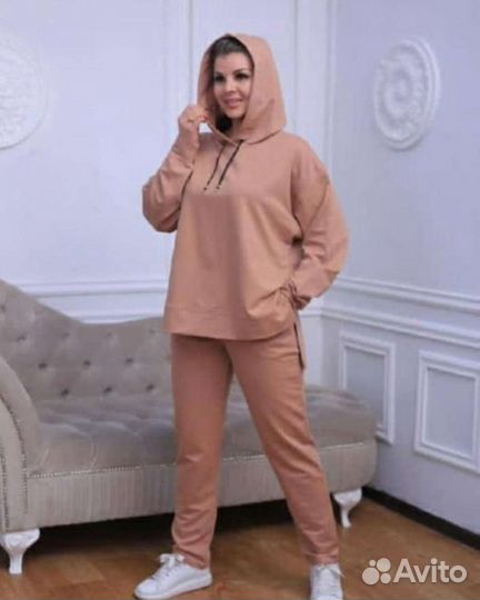 Спортивный костюм женский