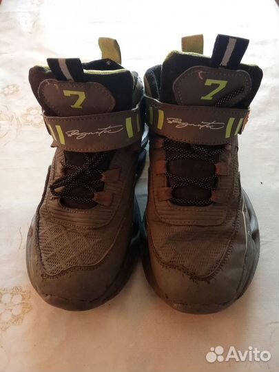 Продам кроссовки детские