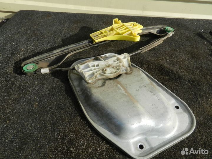 Стеклоподъмник задний правый Volkswagen Jetta 5