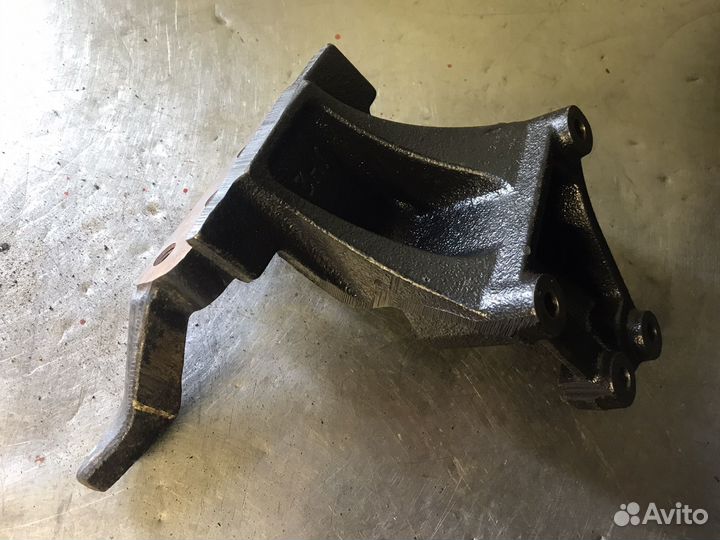 Кронштейн опоры двс правый F16D3 Chevrolet Cruze
