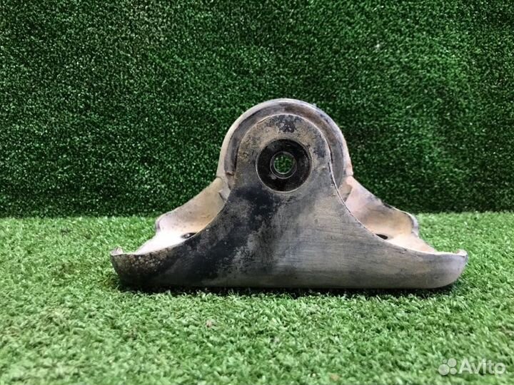 Кронштейн задний левый Peugeot 308 хэтчбек 1.6