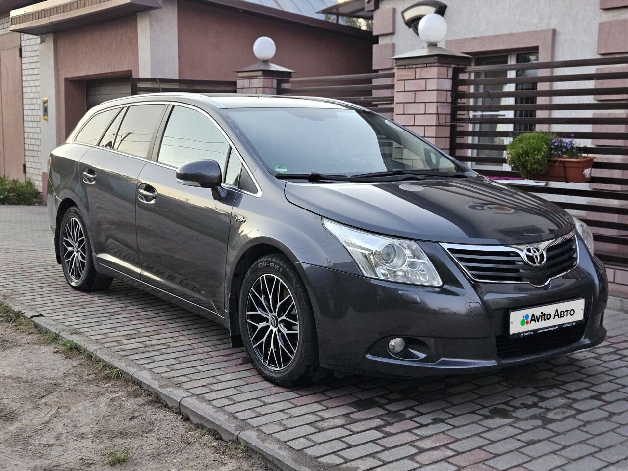 Toyota Avensis: фото владельца