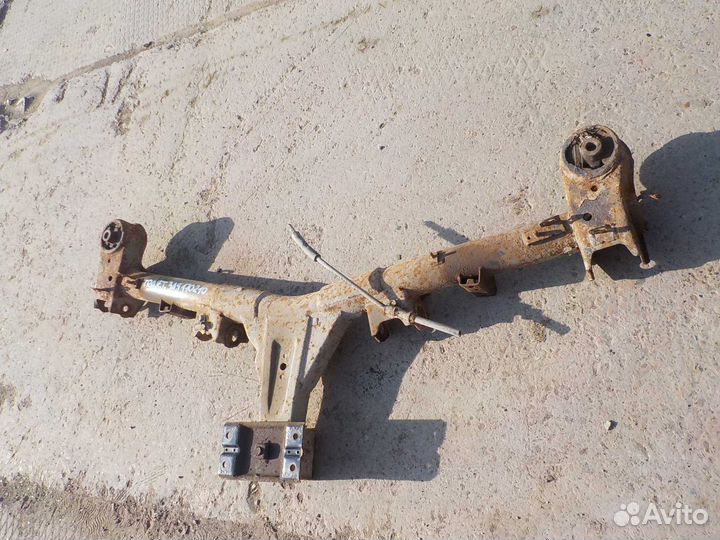 Балка задняя Hyundai Trajet задняя