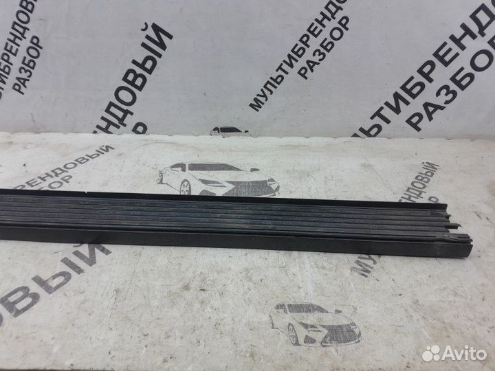 Подножка правая Toyota Land Cruiser 200