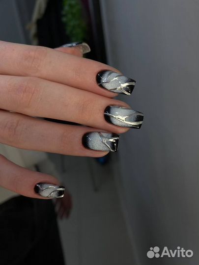 Маникюр и педикюр в студии на Родниках