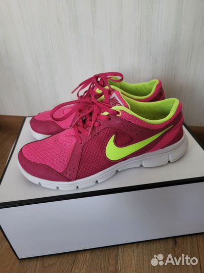 Кроссовки Nike 38