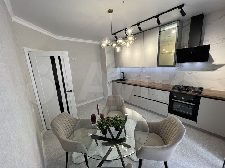 2-к. квартира, 65 м², 2/10 эт.