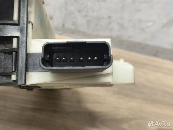 Замок двери передний правый Citroen C4 II (2010—2016)