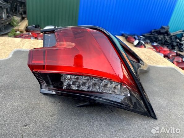 Лексус нх фонарь В крыло правый