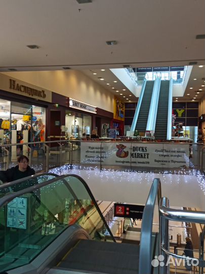 Продавец консультант на островок