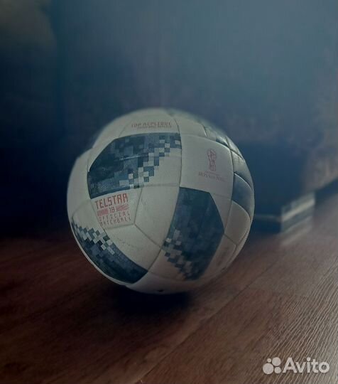 Футбольный мяч adidas telstar fifa 2018