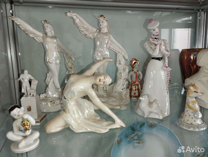 Фарфоровые статуэтки. Посуда