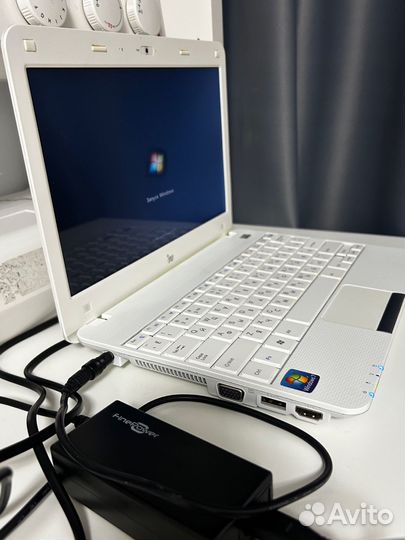 Netbook iru E230-E240