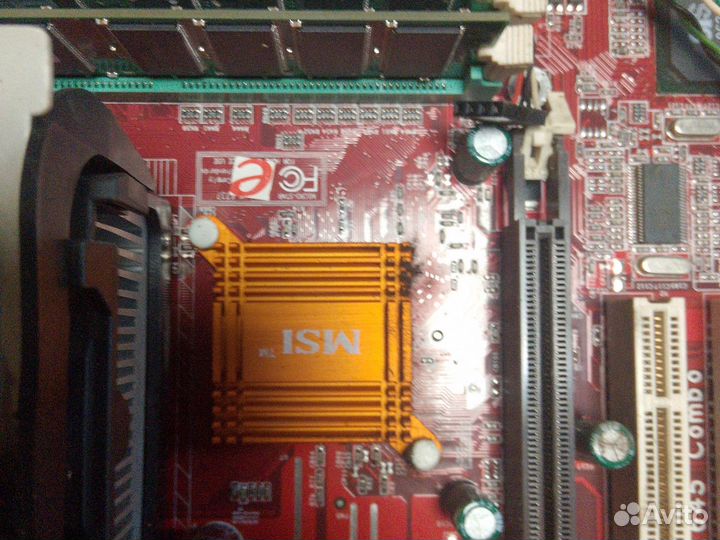 Материнская плата с процессором и памятью