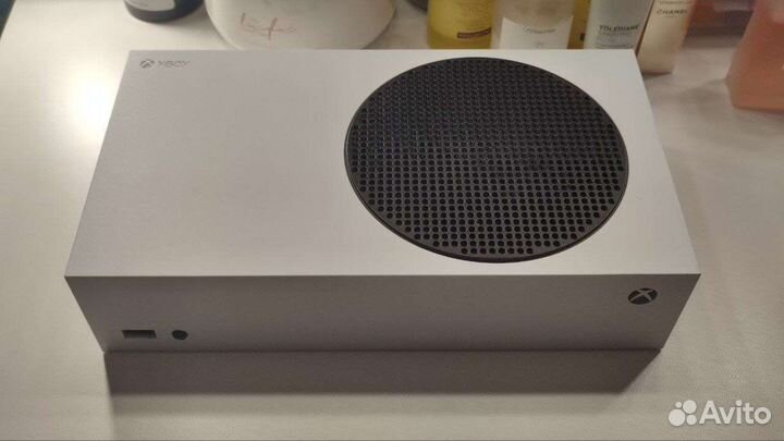 Xbox series s два геймпада + аккумуляторы