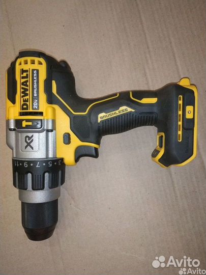 Аккумуляторная дрель Dewalt DCD998