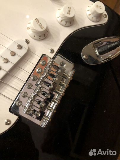 Комплект Электрогитара Fabio ST100 + Комб.ус 10w