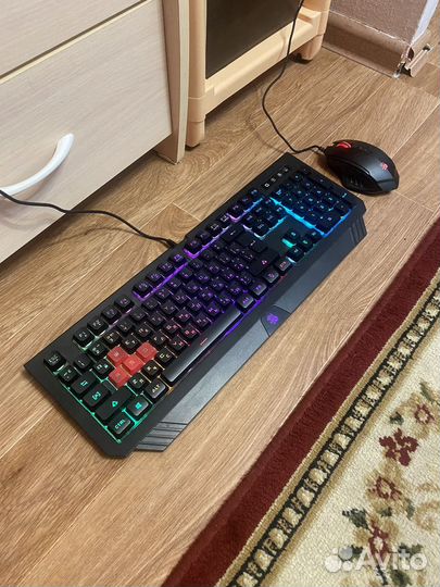 Игровая клавиатура и мышь