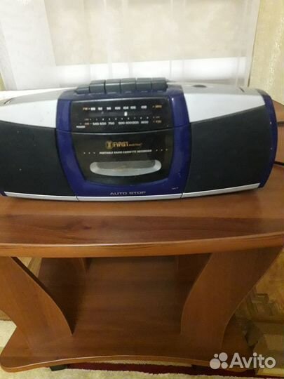 Кассетный магнитофон-приемник