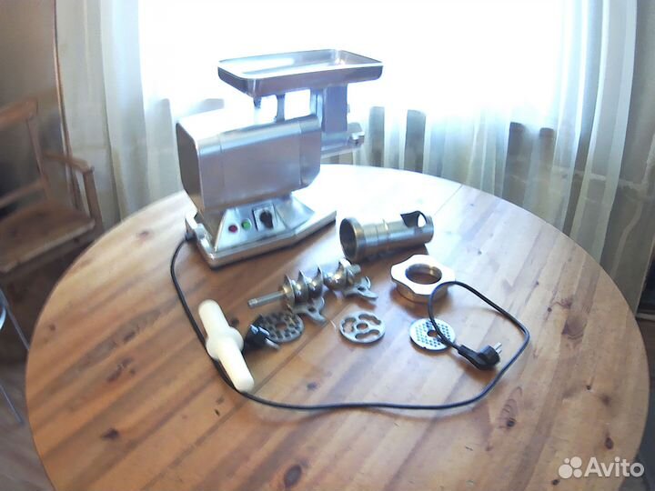 Мясорубка электрическая Starfood HM-22A