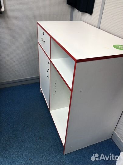 Стол ресепшен для магазина