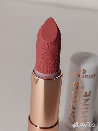 Помада essence