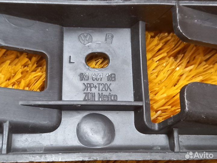 Крепление бампера переднее левое Volkswagen Jetta