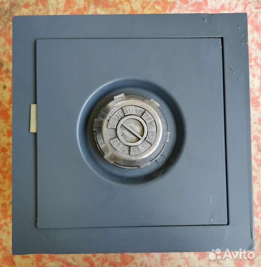 Сейф металлический