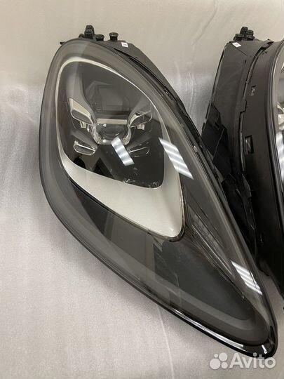 Фары Porsche Cayenne 2021 года комплект