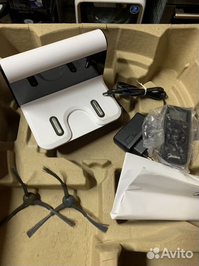 Робот пылесос midea