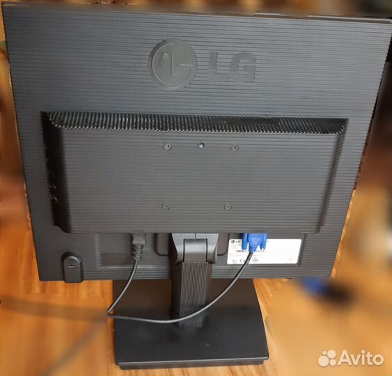 Монитор LG 19