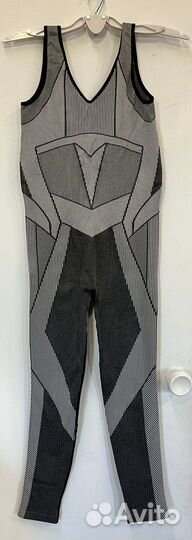 Женский облегающий костюм для занятий спортом