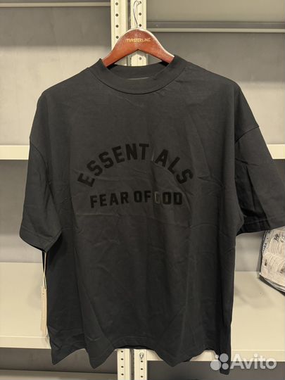 Футболка essential черная новая