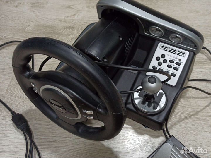 Игровой руль Dialog с педалями и коробкой передач