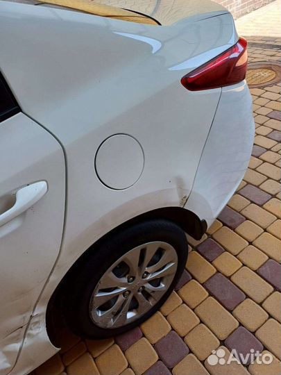 Kia Rio 1.4 AT, 2018, битый, 200 000 км