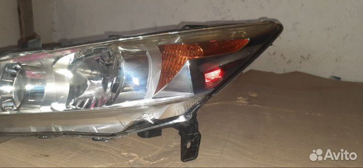 Фара передняя левая Honda Stream RN6