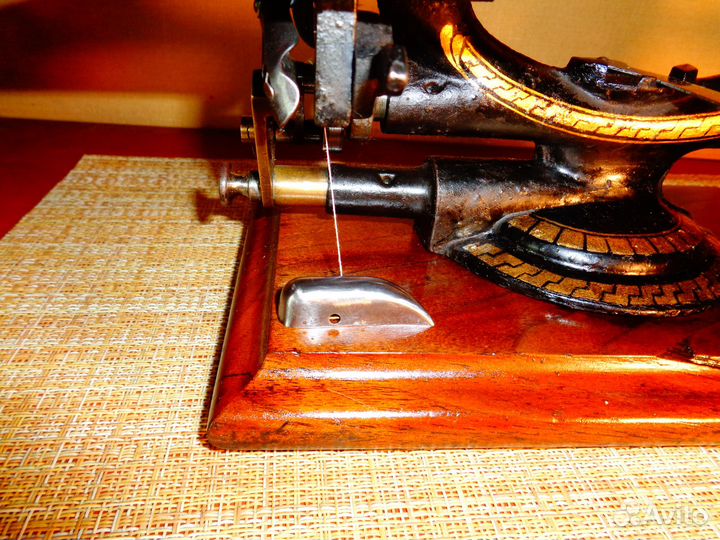 Антикварная швейная машинка Improved Gresham