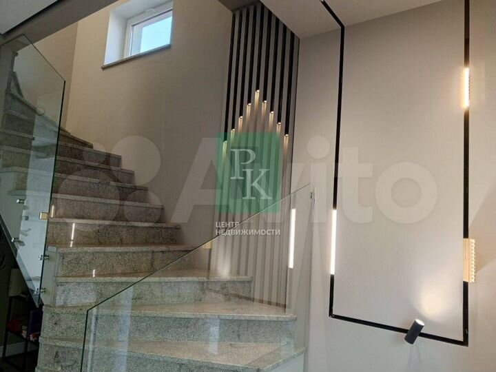 Сдается просторный светлый кабинет с мебелью