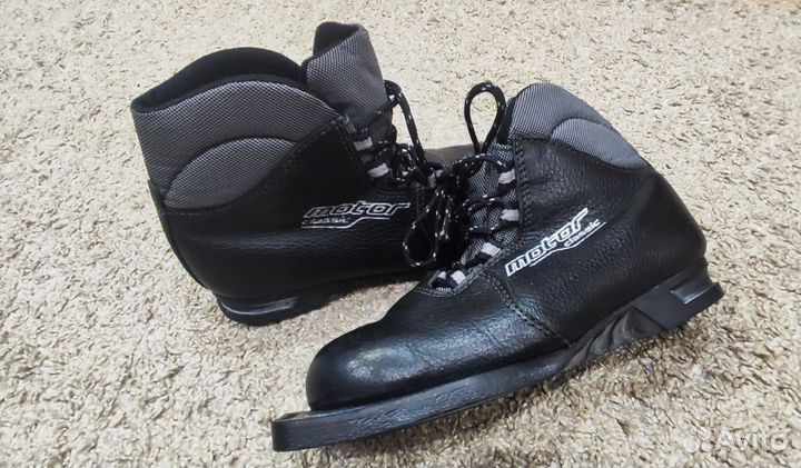 Лыжные ботинки